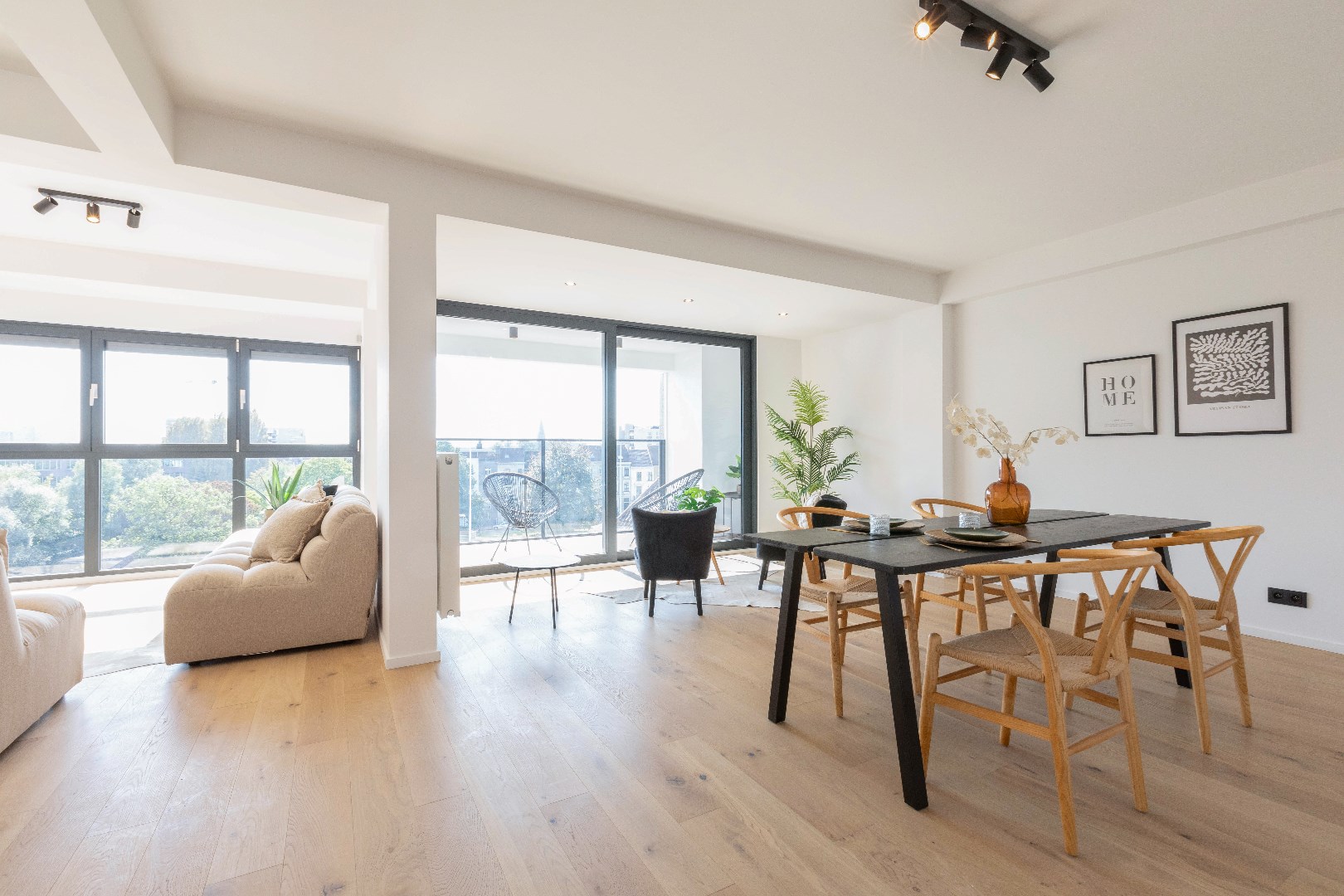 Prachtig gerenoveerd 3 slaapkamerappartement  met  uniek zicht 