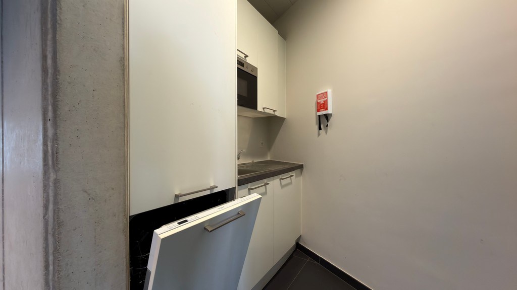 Gerenoveerde kantoren in geklasseerde herenwoning te huur aan station van Mechelen