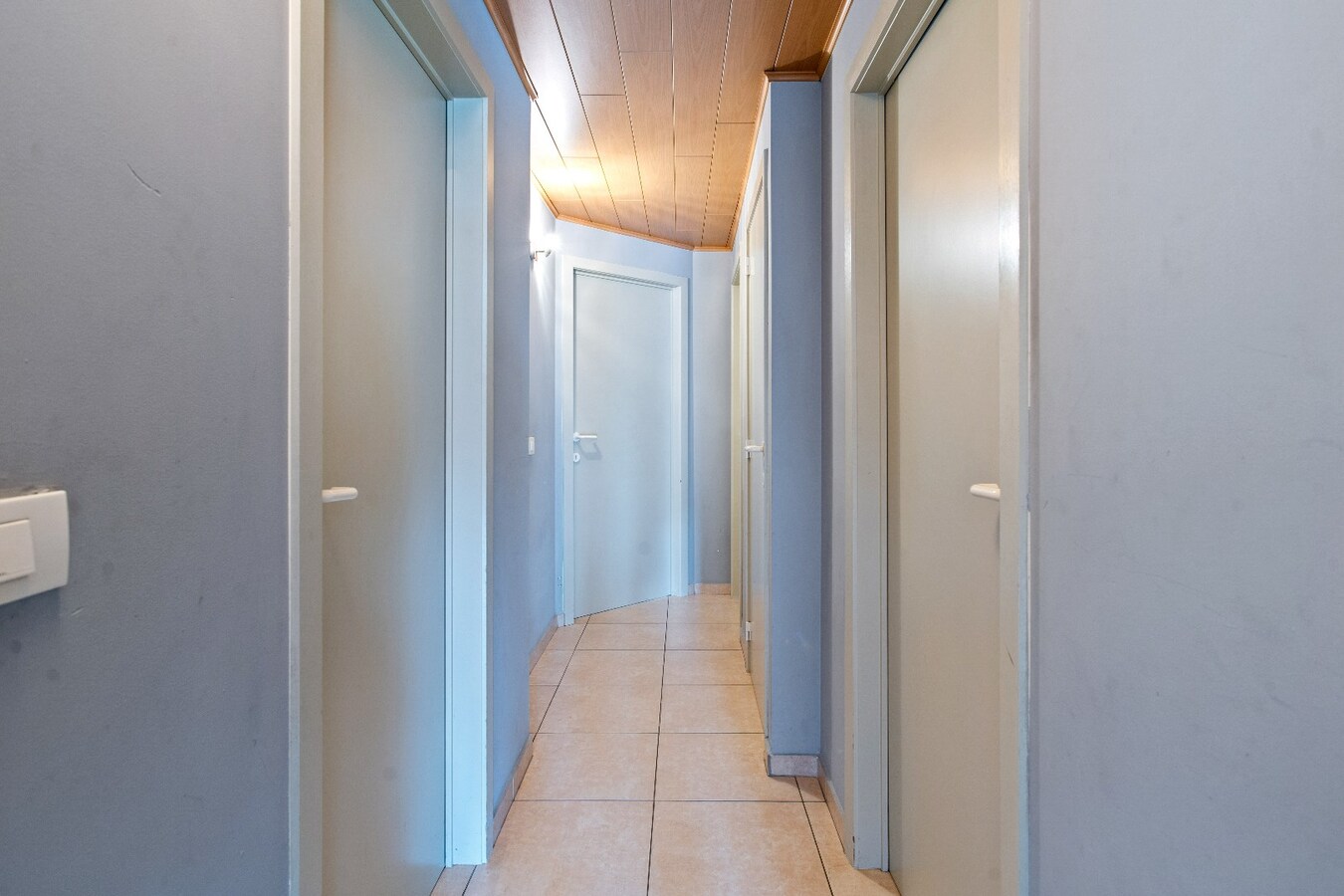 Verassend ruime woning met ruime werkplaats/garage te Houthulst 