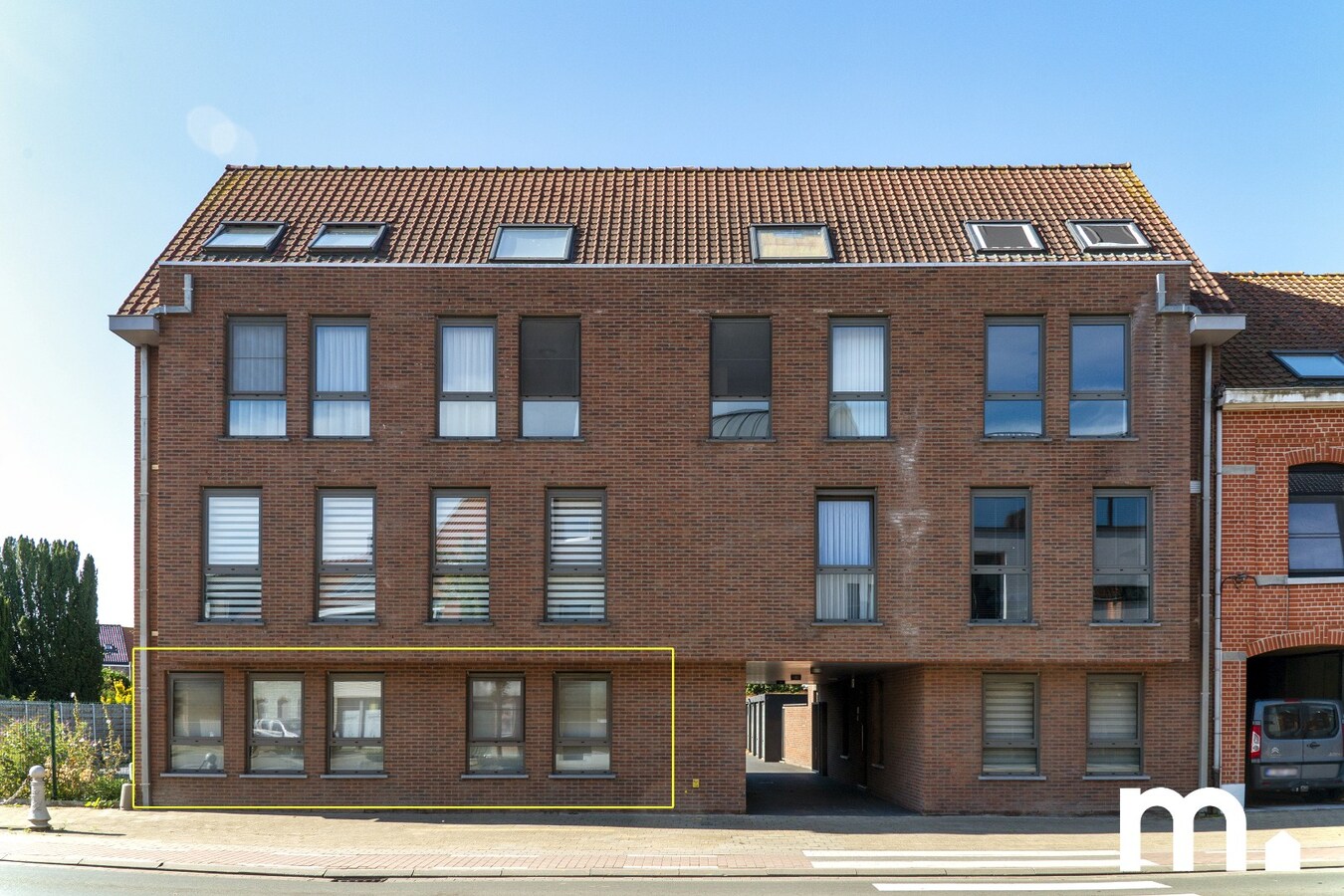 Instapklaar gelijkvloers appartement met garage te koop in Geluwe ! 