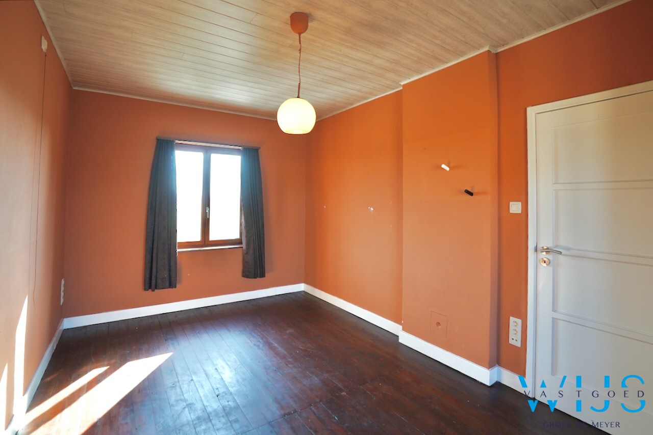 Zeer ruim en stevig woonhuis MET garage te Rieme ! 