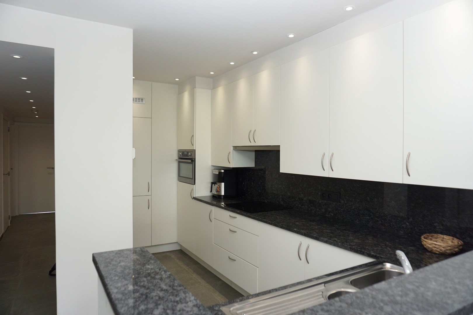 APP. NON-MEUBLE SITUE AVEC BELLE VUE SUR LE PARC 