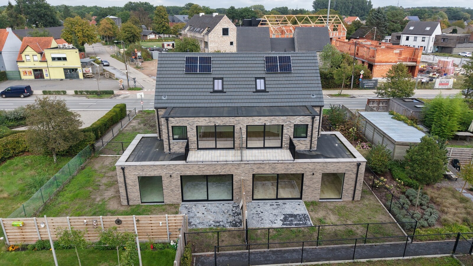 BEN nieuwbouwwoning (E-peil E30) met 3 slaapkamers in het centrum van Zoersel 
