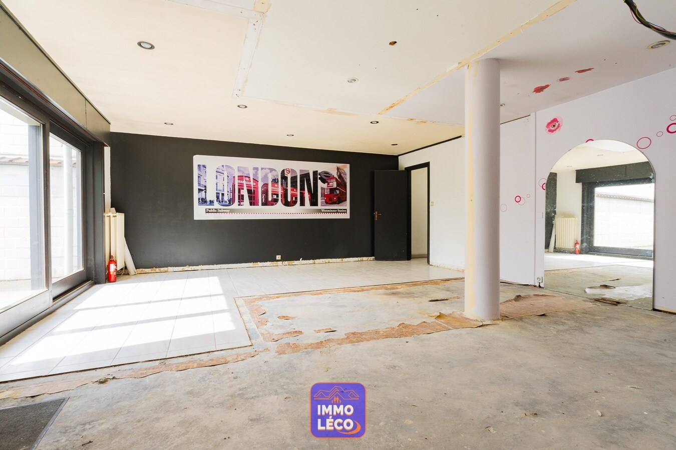 Maison de commerce avec habitation, jardin, poss. grand parking ! 