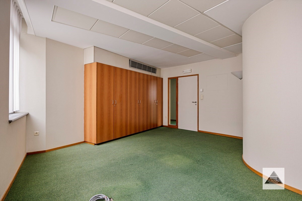 Burgerhuis 'Den Golden Naegel' - aan de Markt - lift - overdekte parking - IN PRIJS VERLAAGD! 