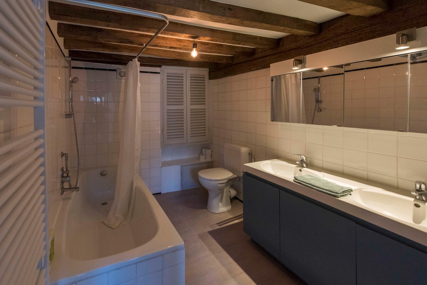 Gemeubeld appartement in centrum Antwerpen in historisch pand met zicht op de kathedraal 