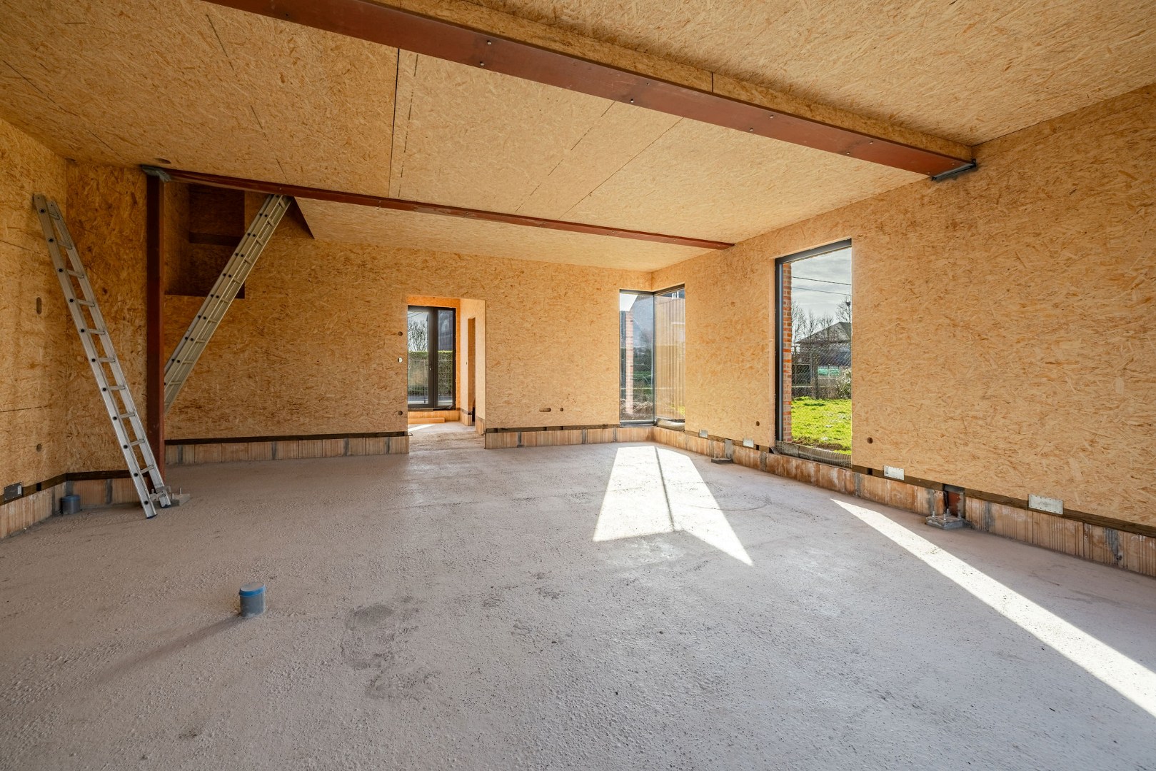 Exclusieve woning met 5 slaapkamers en royale tuin in Kruibeke, vlak bij Antwerpen 