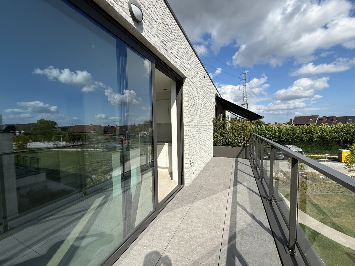 Nieuwbouwappartement met autostandplaats te Izegem 