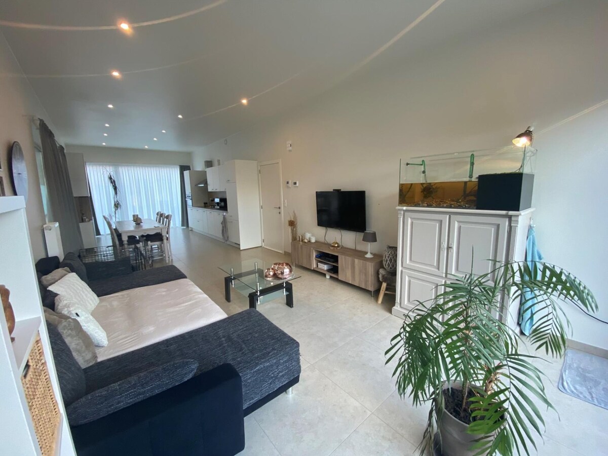 Recent ruim tuinappartement met 2 slaapkamers 