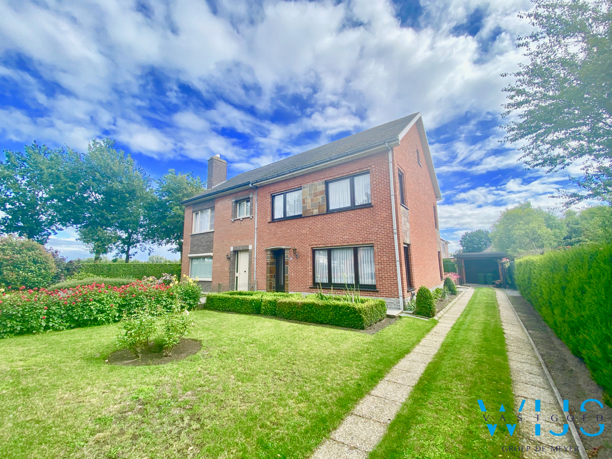 Stevige gezinswoning op SUPER locatie te Eeklo! 