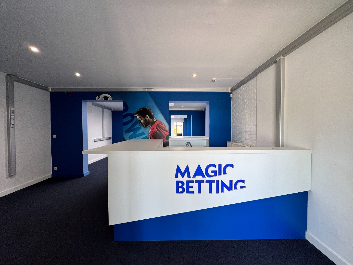 Handelspand op centrale ligging te Deinze 