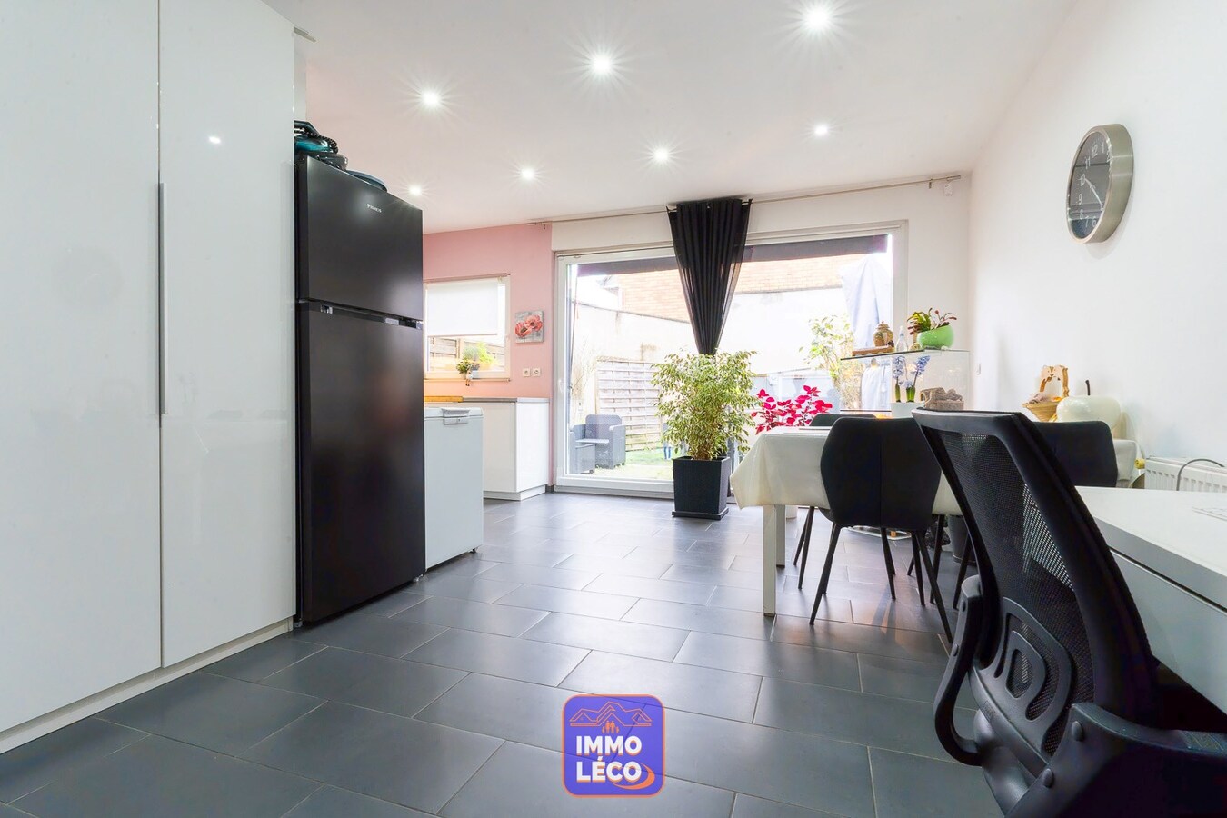 3 façades rénovée avec 4 chambres, grande terrasse sans vis-à-vis, proche du parc ! 