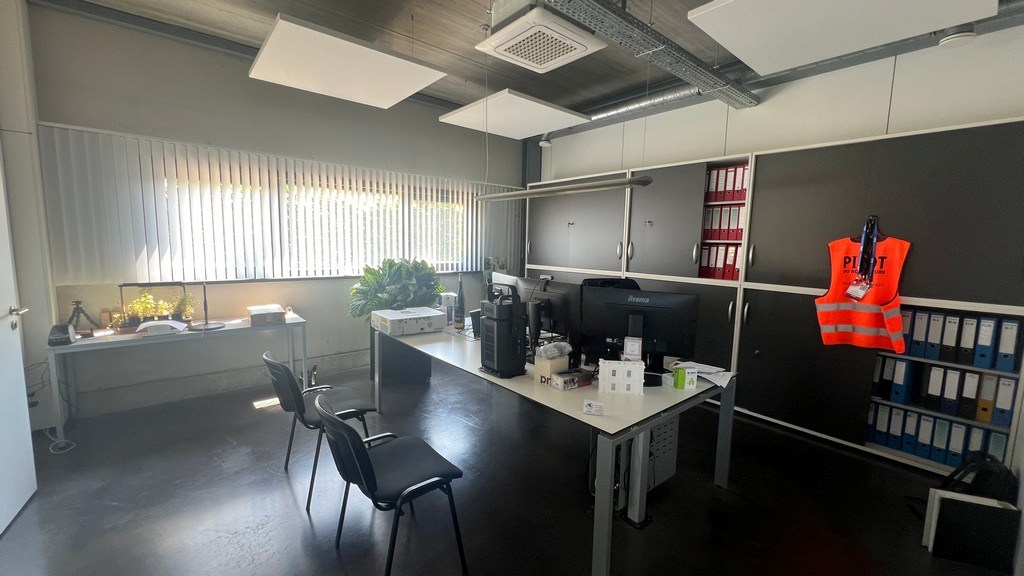 Bedrijfspand met appartement te koop nabij N47 in Lebbeke