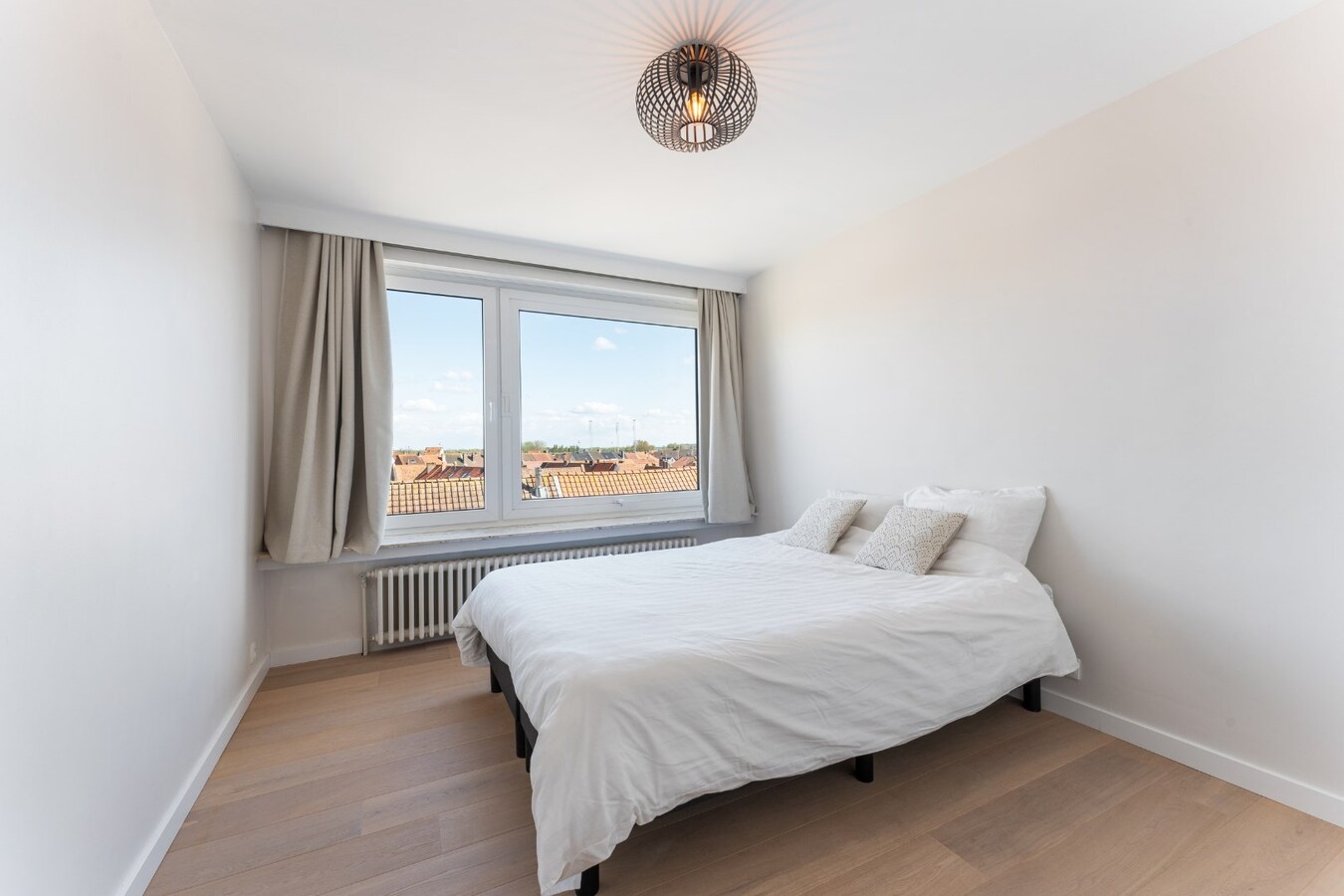 Gerenoveerd hoekappartement met prachtige zichten te Heist 