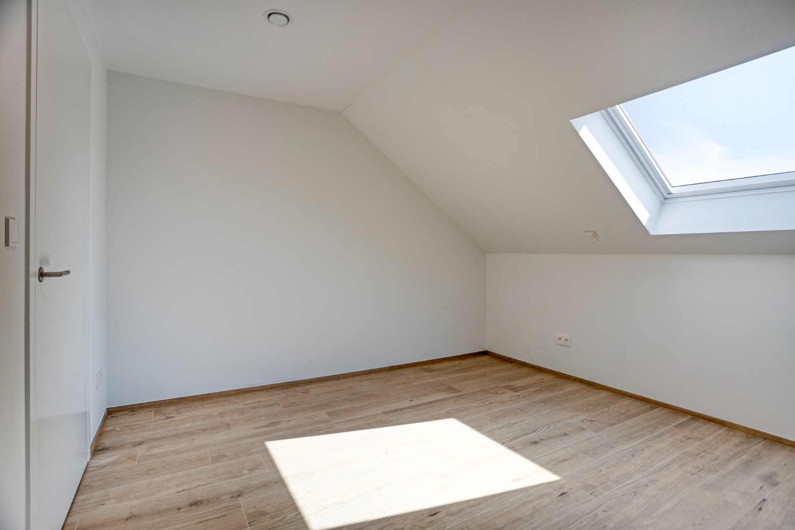 Gerenoveerd ruim en lichtrijk appartement met 2 slaapkamers - EPC  72Kwh/m² 