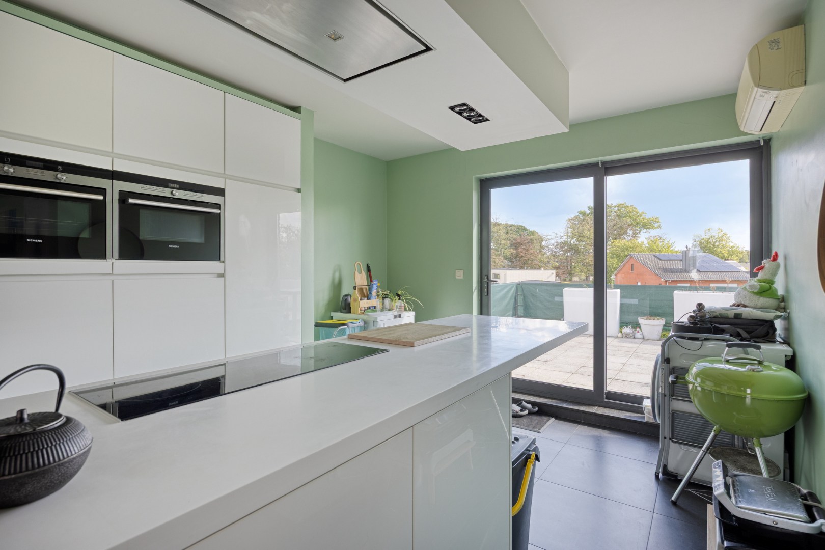 Instapklaar dakappartement met 2-3 slpk. en ruim terras in Olen-centrum 