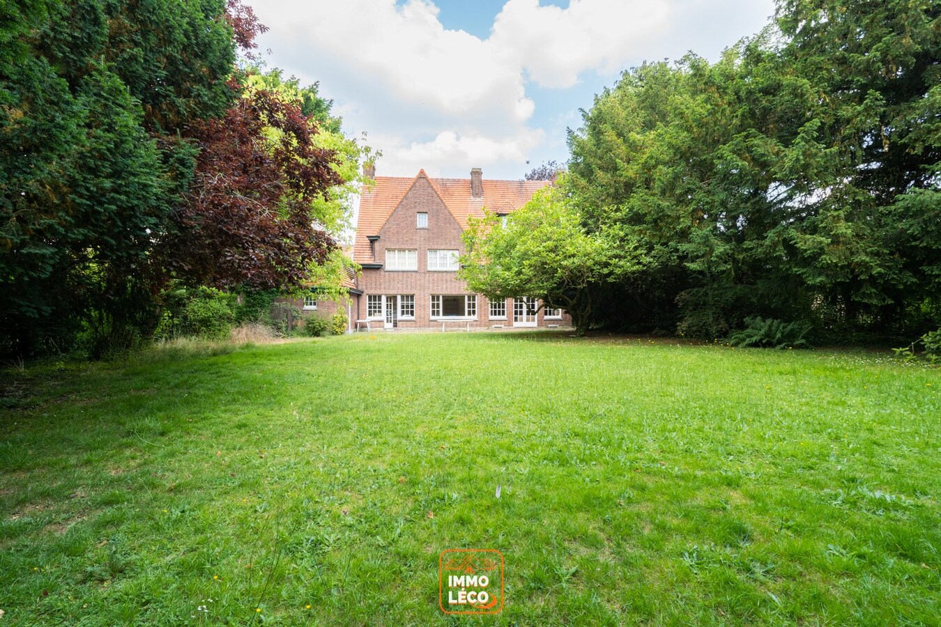 Propriété exceptionnelle érigée sur 1571m³, dans une avenue prisée de Mouscron ! 