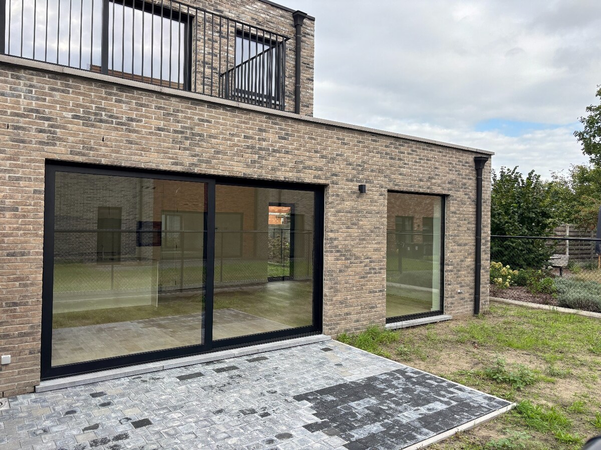 BEN nieuwbouwwoning (E-peil E30) met 3 slaapkamers in het centrum van Zoersel 