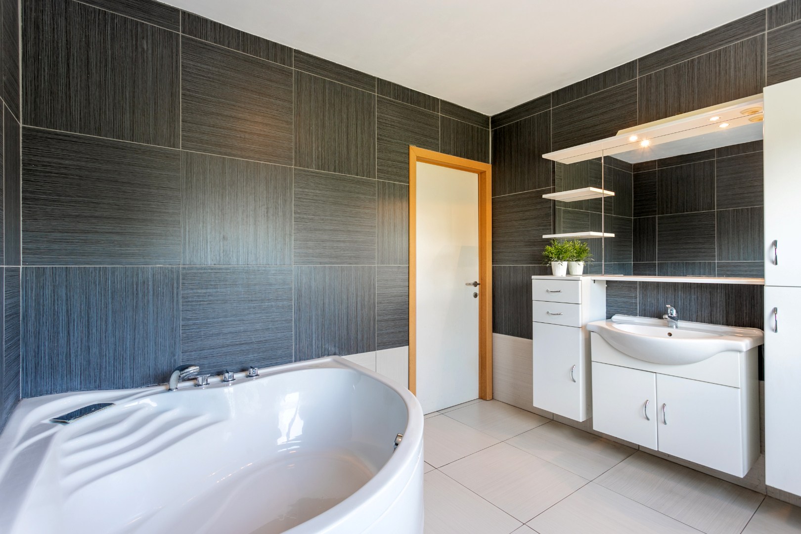 Instapklare woning met 3 slpk. , tuin en terras te Lembeek 