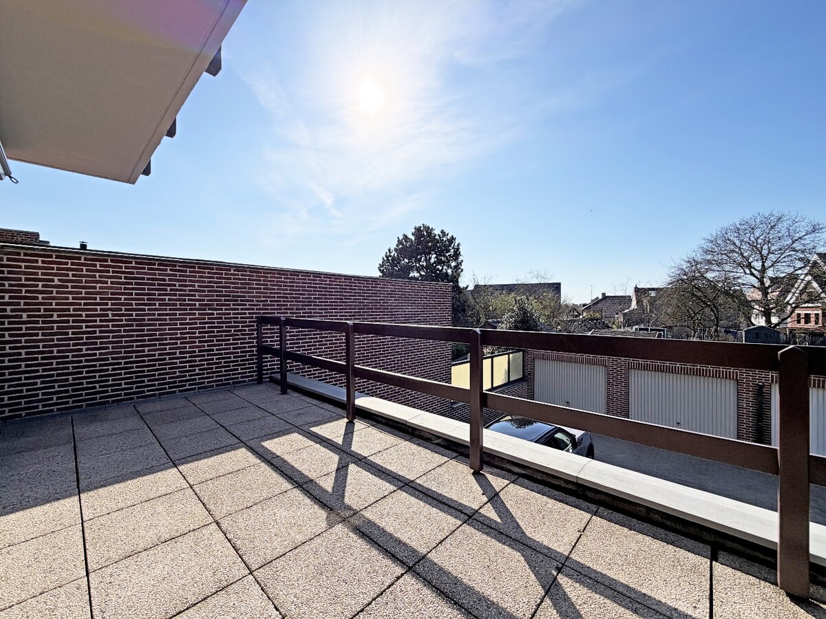 Leuk appartement met groot terras en garage nabij centrum Zottegem 