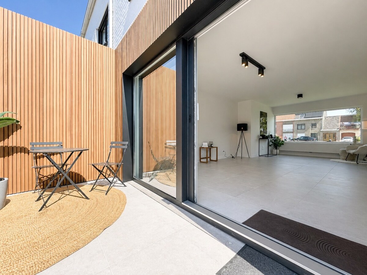 ABSOLUTE TOPPER !!!  Ontdek nu dit prachtige vernieuwde pand gelegen te Kortrijk/Heule ! *** NONO INSPIRED *** 