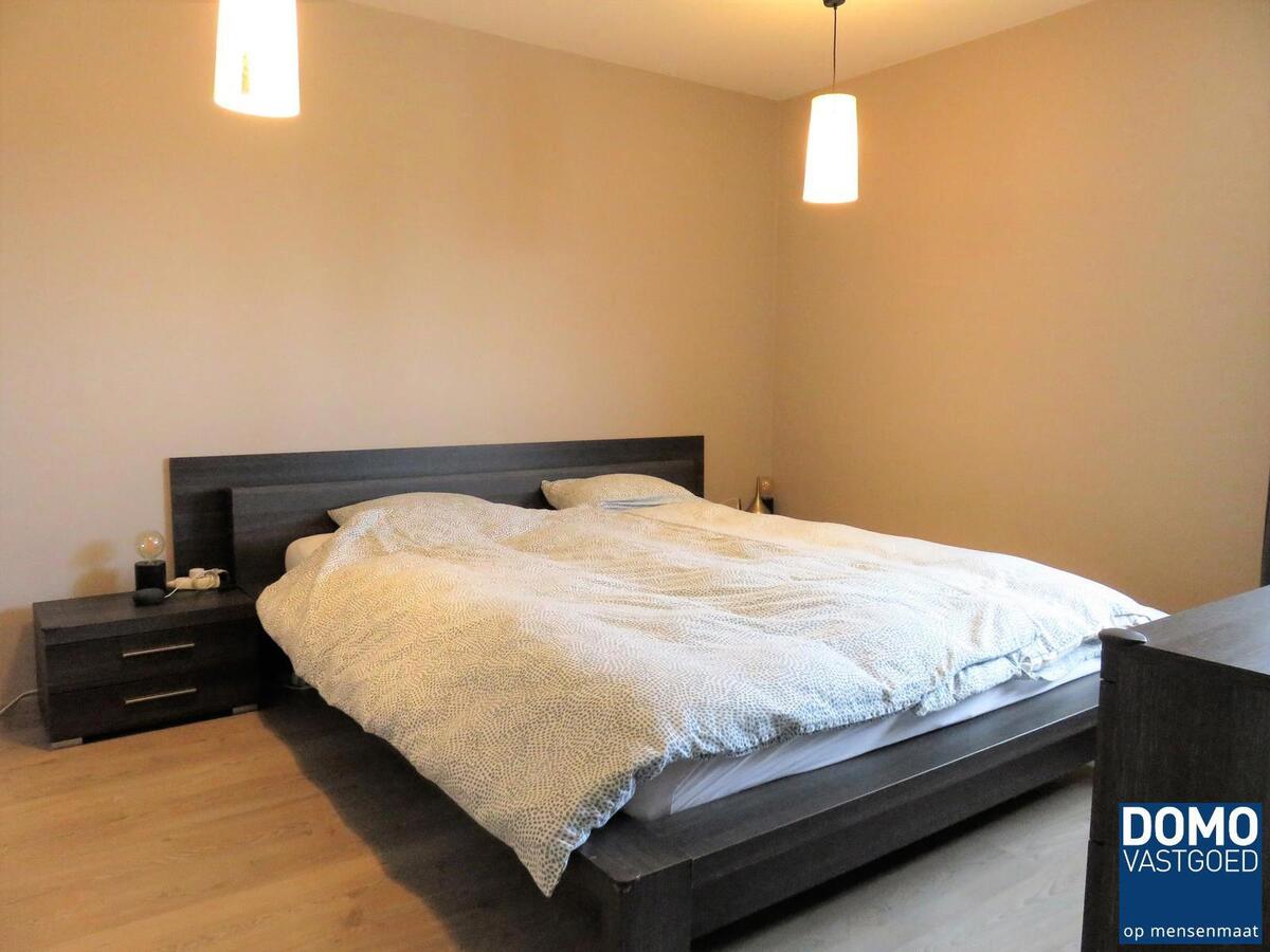 Ruime woning met 5 slaapkamers, tuin en garage 