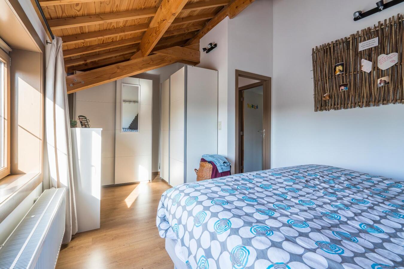 Rustige gelegen, vrijstaande woning met ruime nieuwbouwgarage 