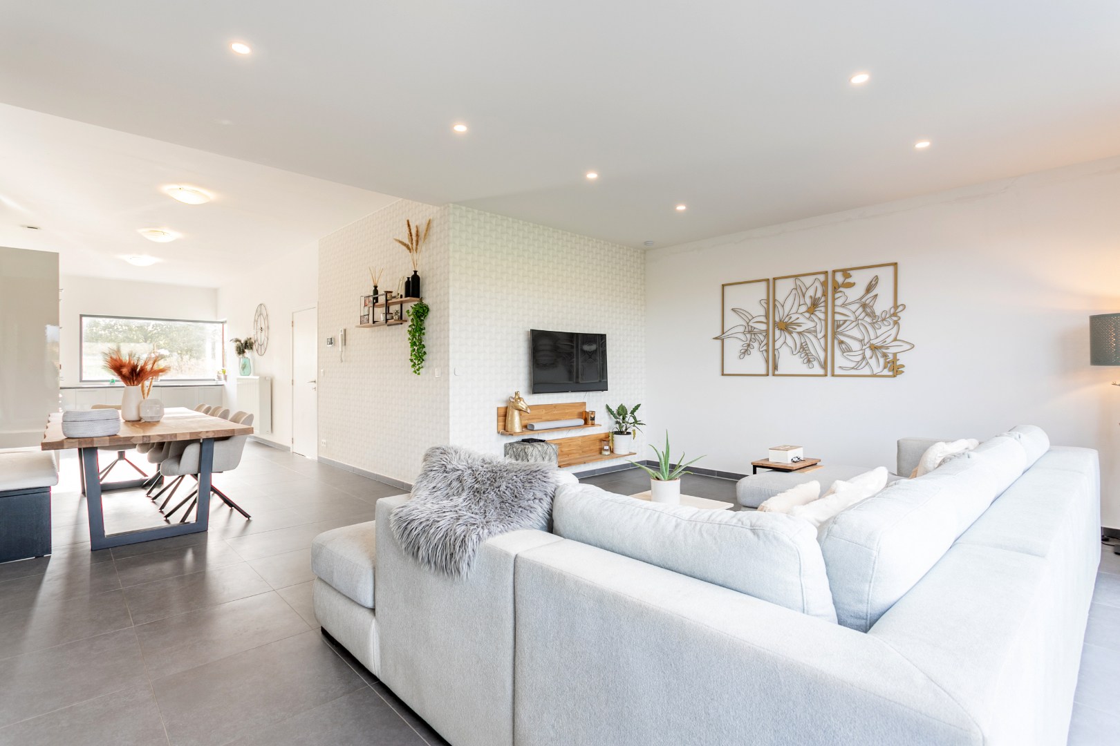 Instapklare woning met 4 slpk, tuin en parking 