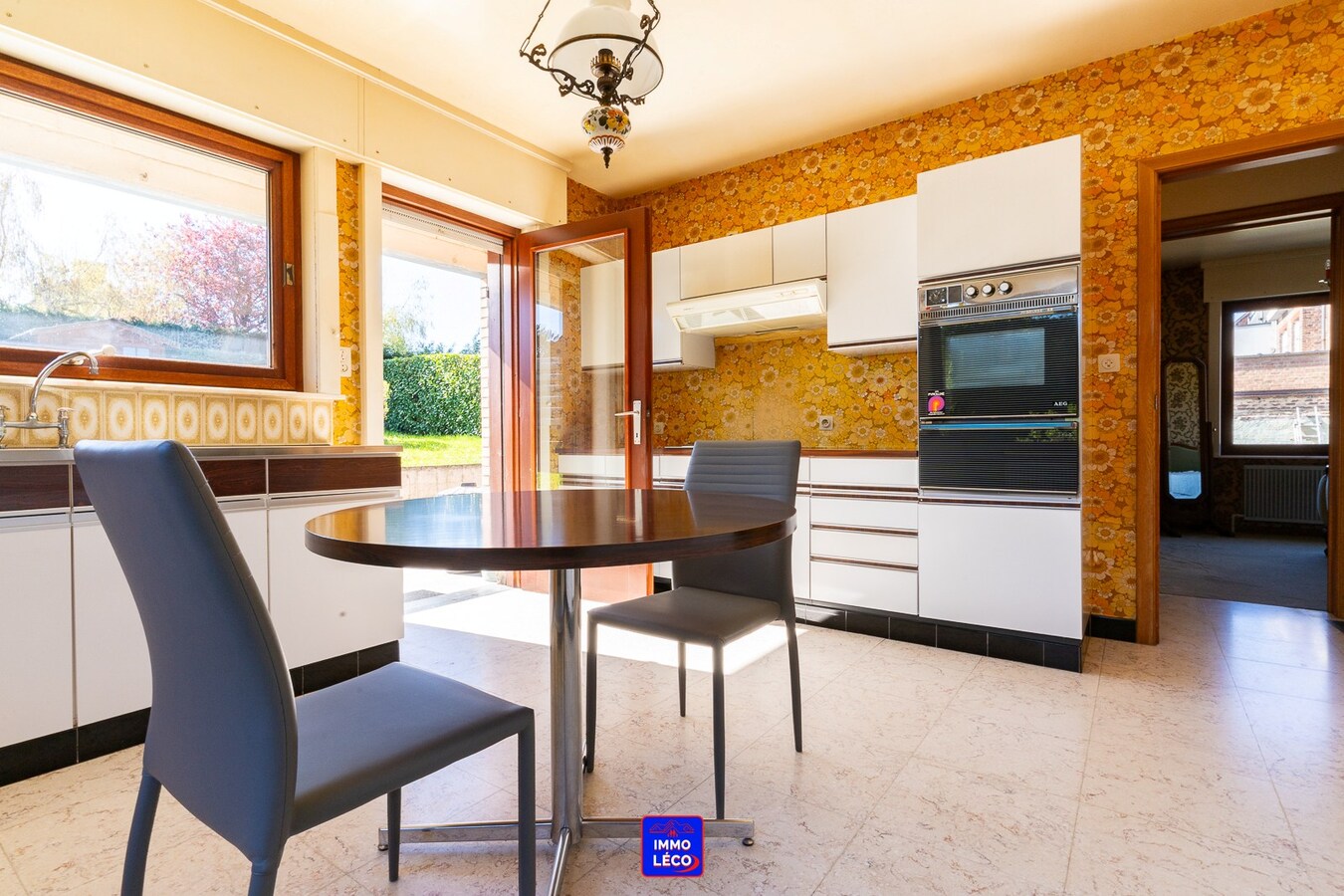 Villa "Plain-Pied" érigée sur 571m² avec garage, terrasse et jardin. 