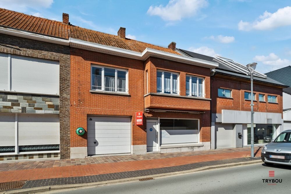 Ruim handelshuis op centrale ligging in Houthulst 