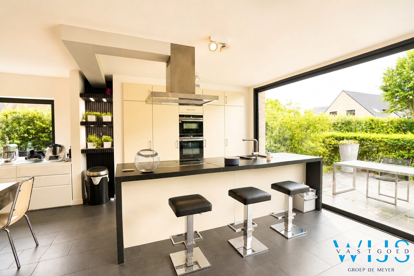 Instapklare open bebouwing met verwarmd zwembad op toplocatie in Sleidinge 