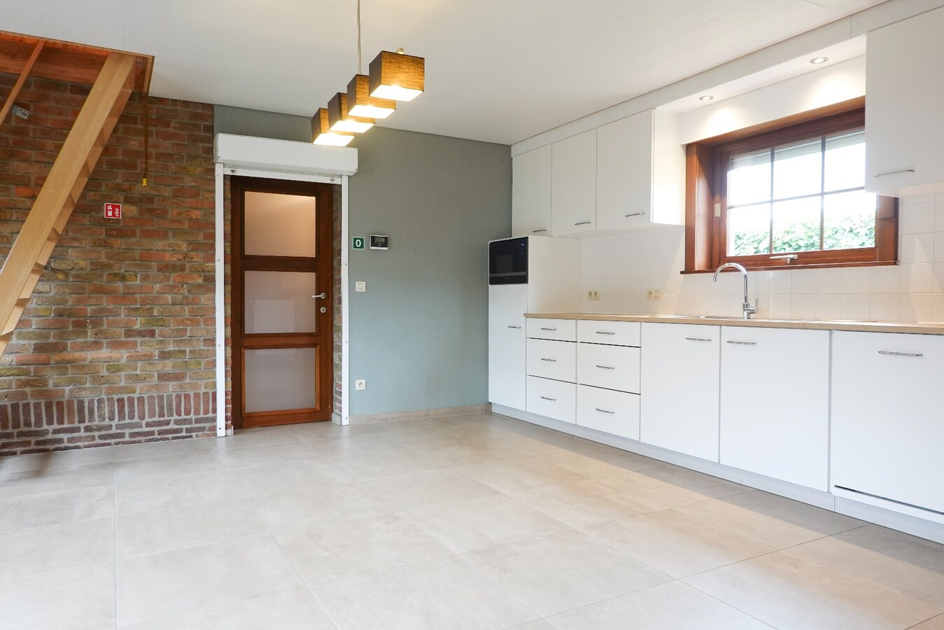 Charmante vrijstaande woning met 5 slaapkamers, ruime tuin en grote garage 