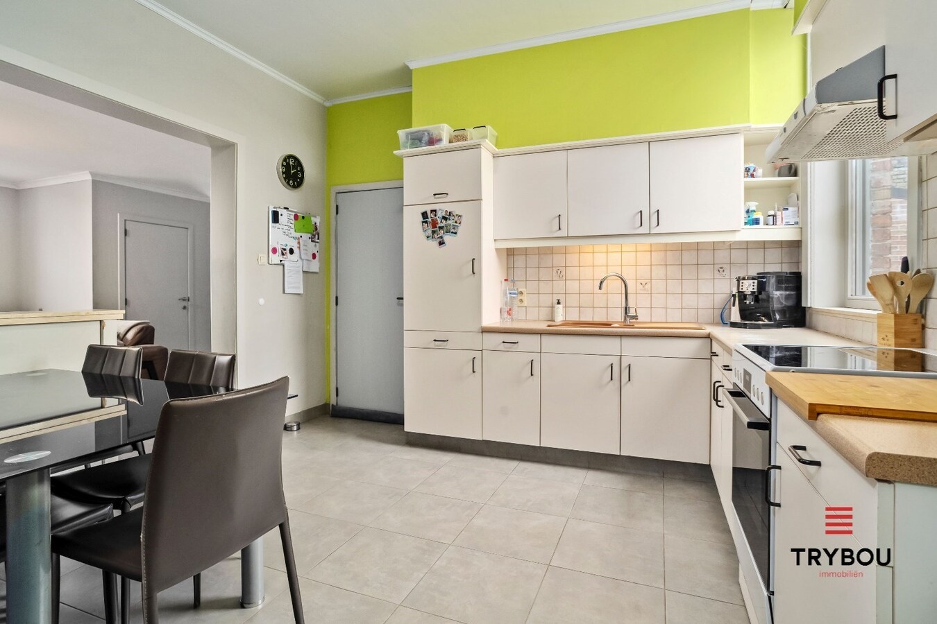 Uiterst ruime woning op het 'Stationsplein' in Merkem 