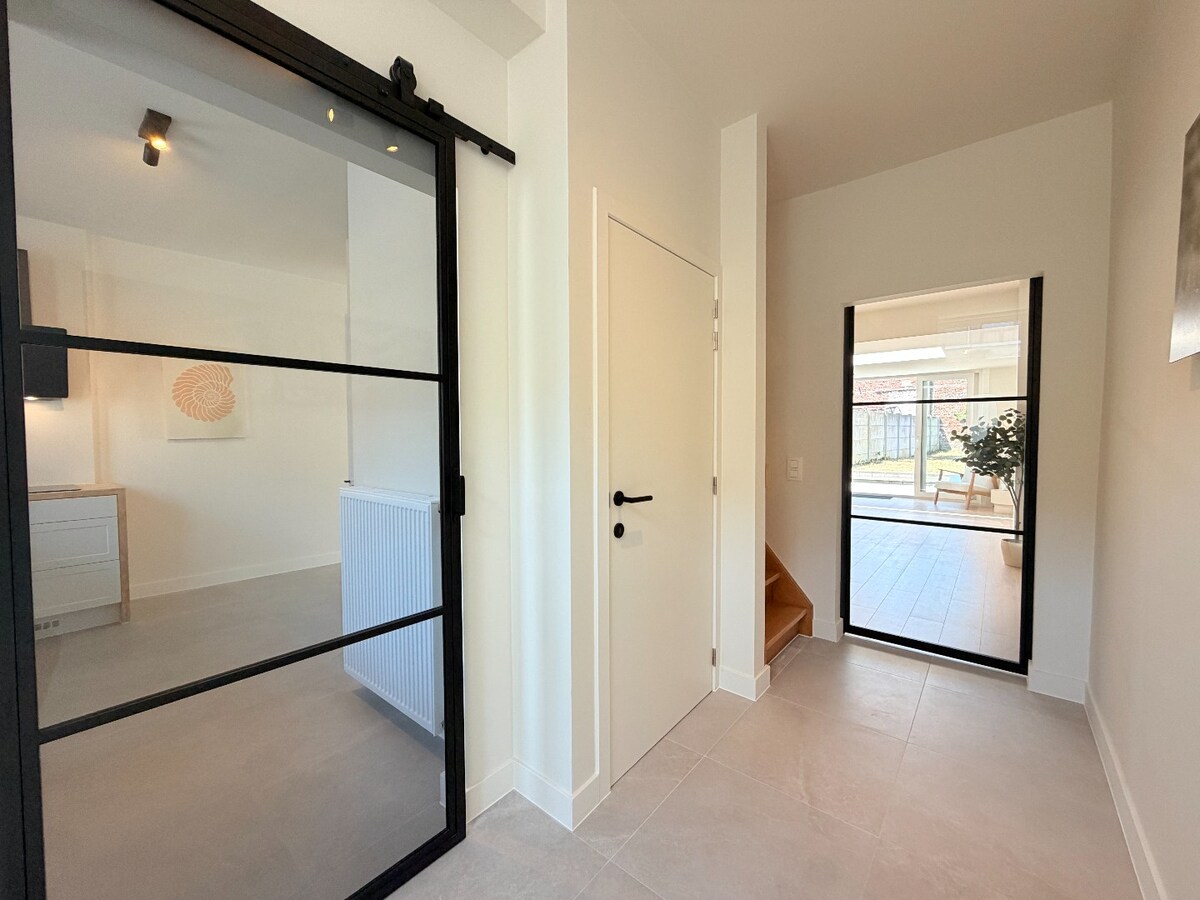 Prachtige ruime woning met 4 slaapkamers en 2 badkamers ! *** NONO INSPIRED *** 
