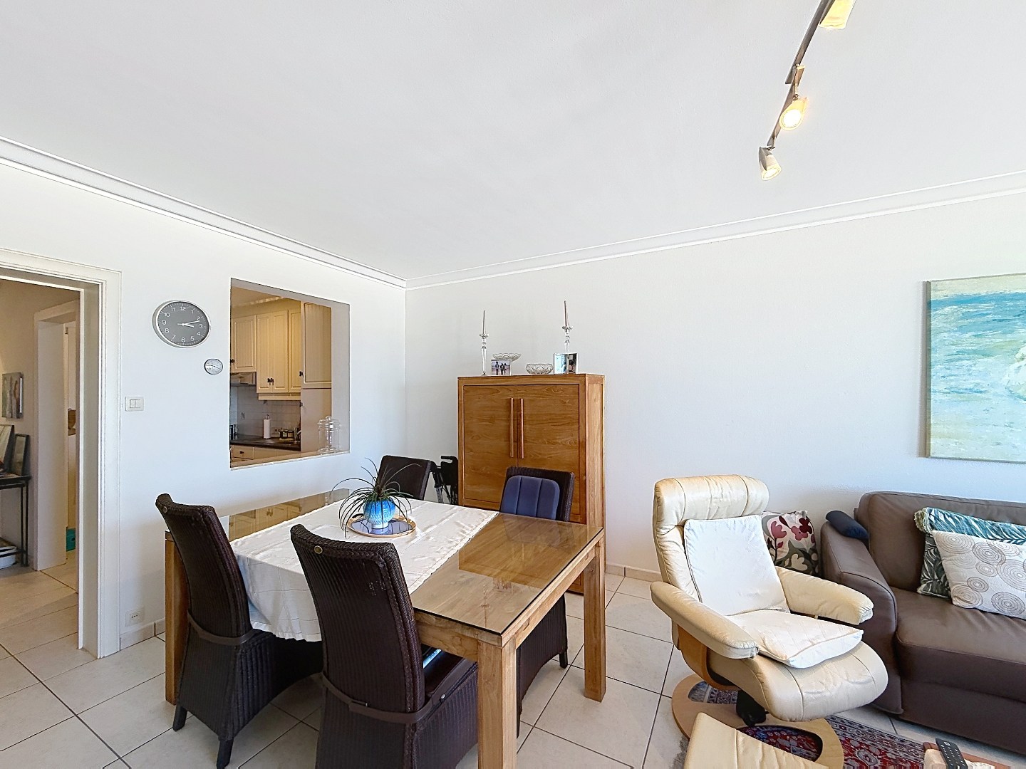 Prêt à emménager, appartement d'une chambre avec vue sur la mer. 