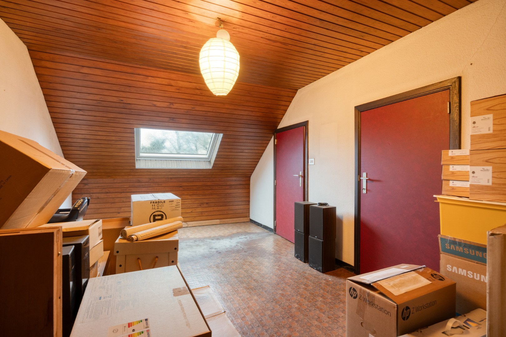 Handelswoning met 3 slpk. en privéparking in het centrum van Balen 