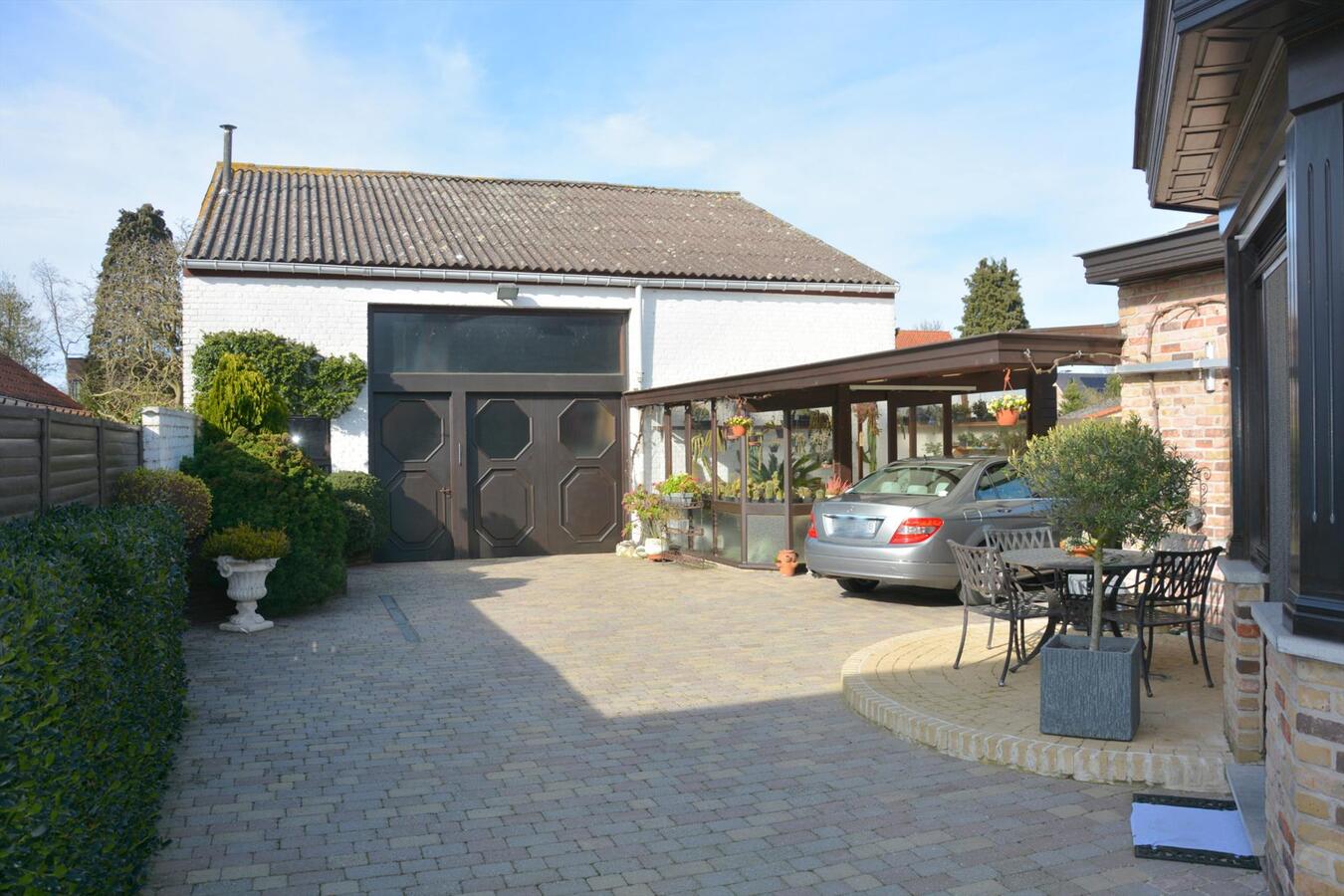 Uitzonderlijke woonst met werkplaats 