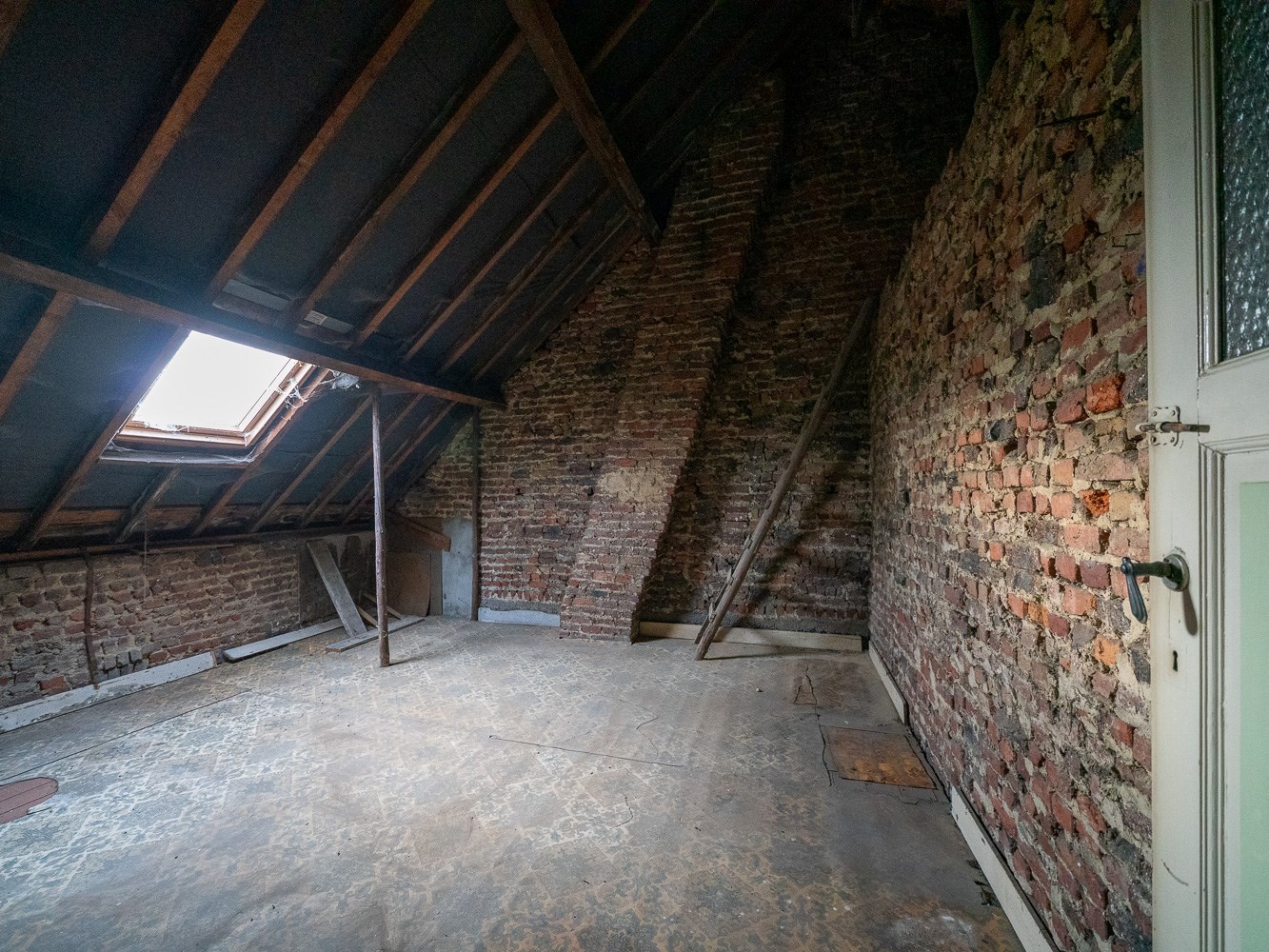 Te renoveren woning in het centrum van Schepdaal 