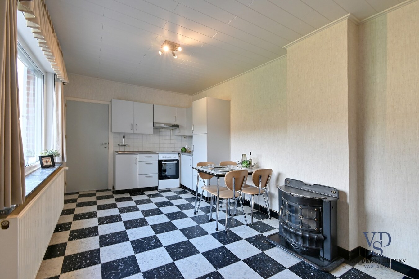 Half Open gezinswoning met potentieel 