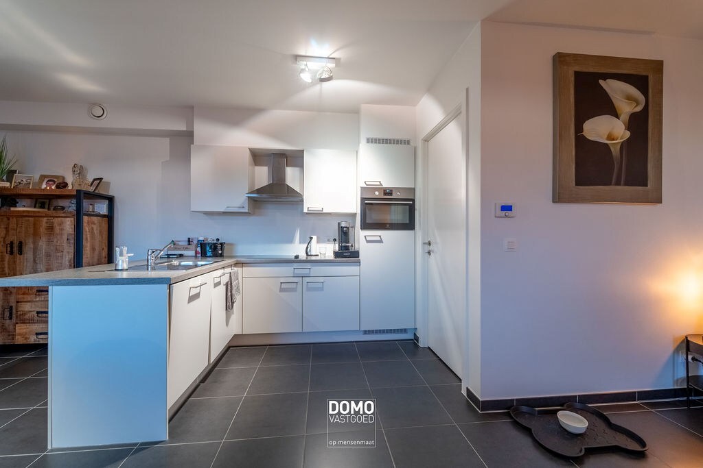 INSTAPKLAAR 2 SLAAPKAMER APPARTEMENT MET PRACHTIG RUIM TERRAS TE BILZEN CENTRUM 