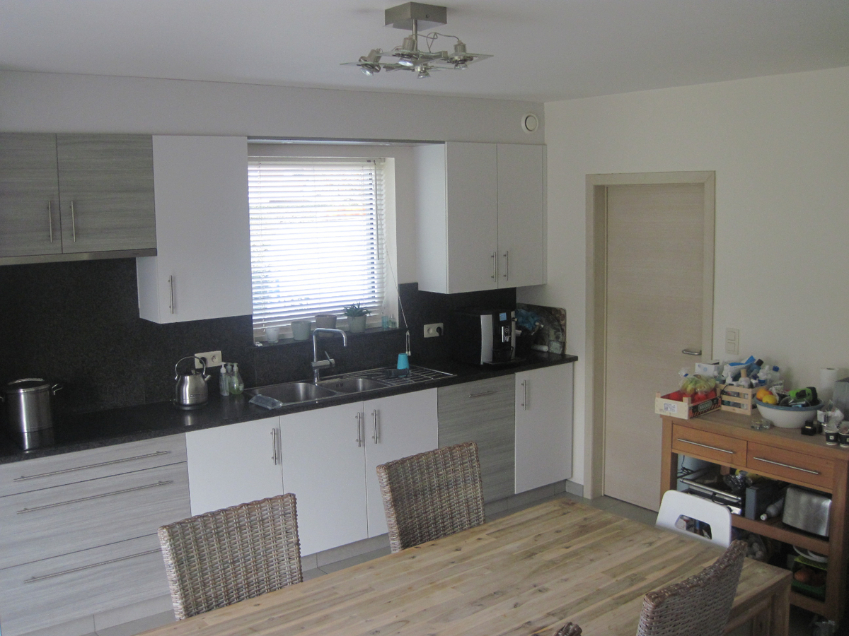 Recente, eigentijdse villa in doodlopende verkaveling ! 