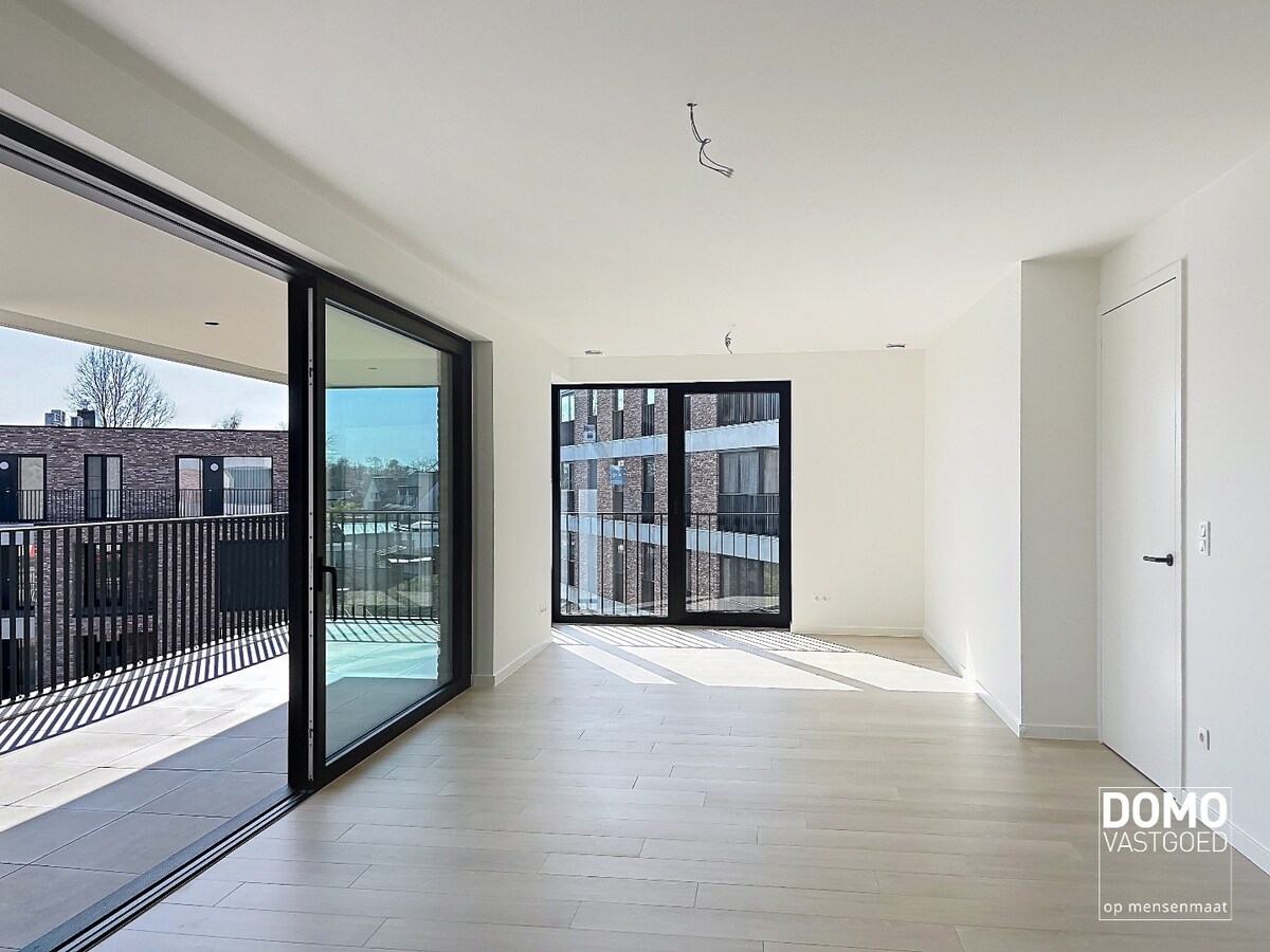 RUIM APPARTEMENT MET PRACHTIG TERRAS, LIFT EN GARAGEBOX IN CENTRUM KERMT 