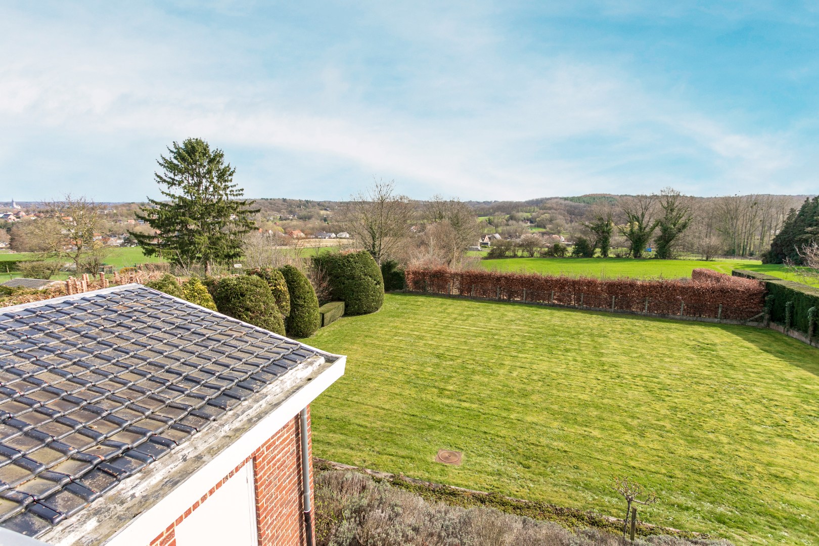 Te renoveren woning met 5 slpks op topligging in Dworp 