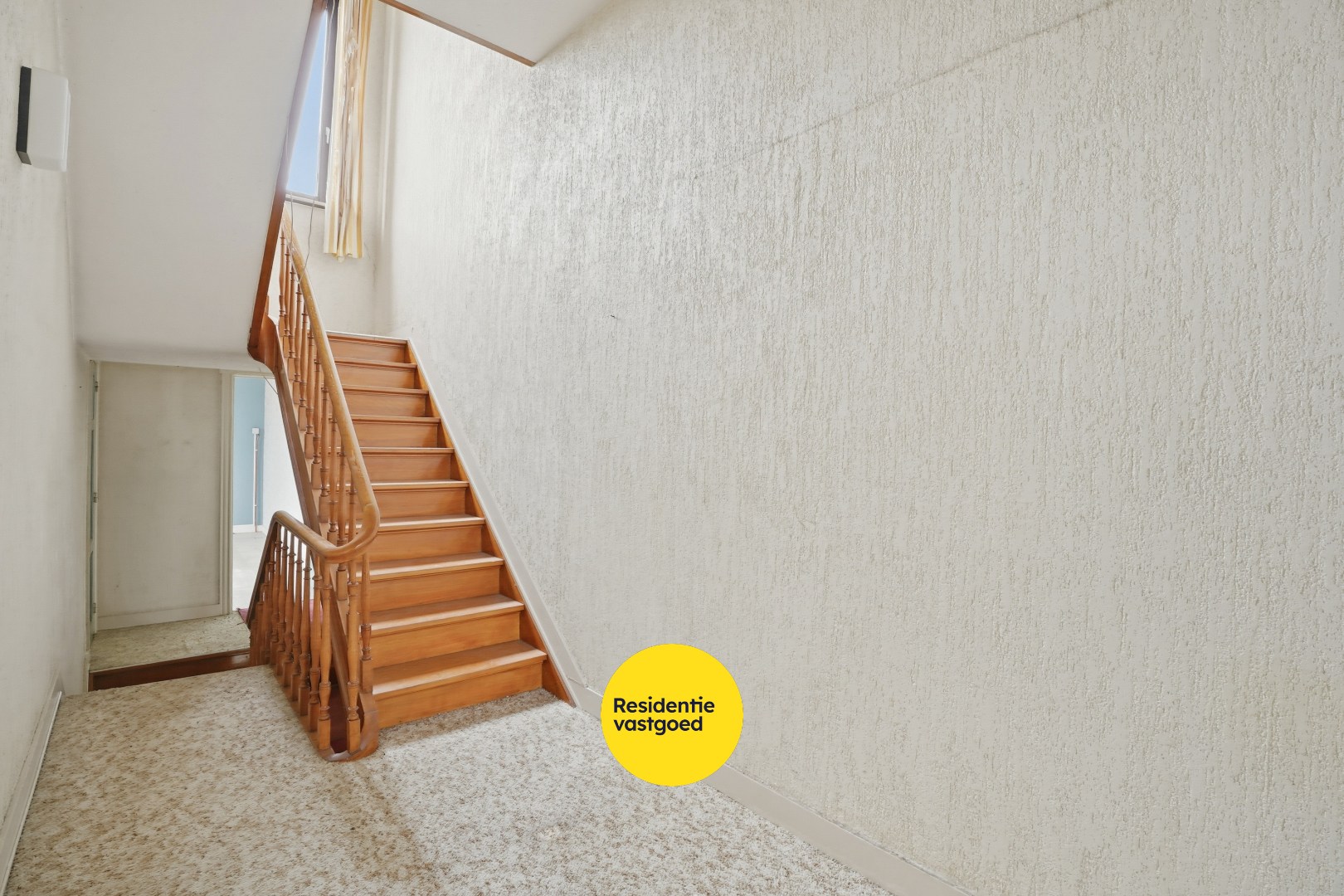 Te renoveren woning met veel op potentieel op topligging. 