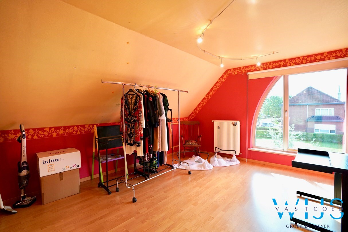 Multifunctioneel woonhuis met magazijn/praktijkruimte te ERTVELDE ! 