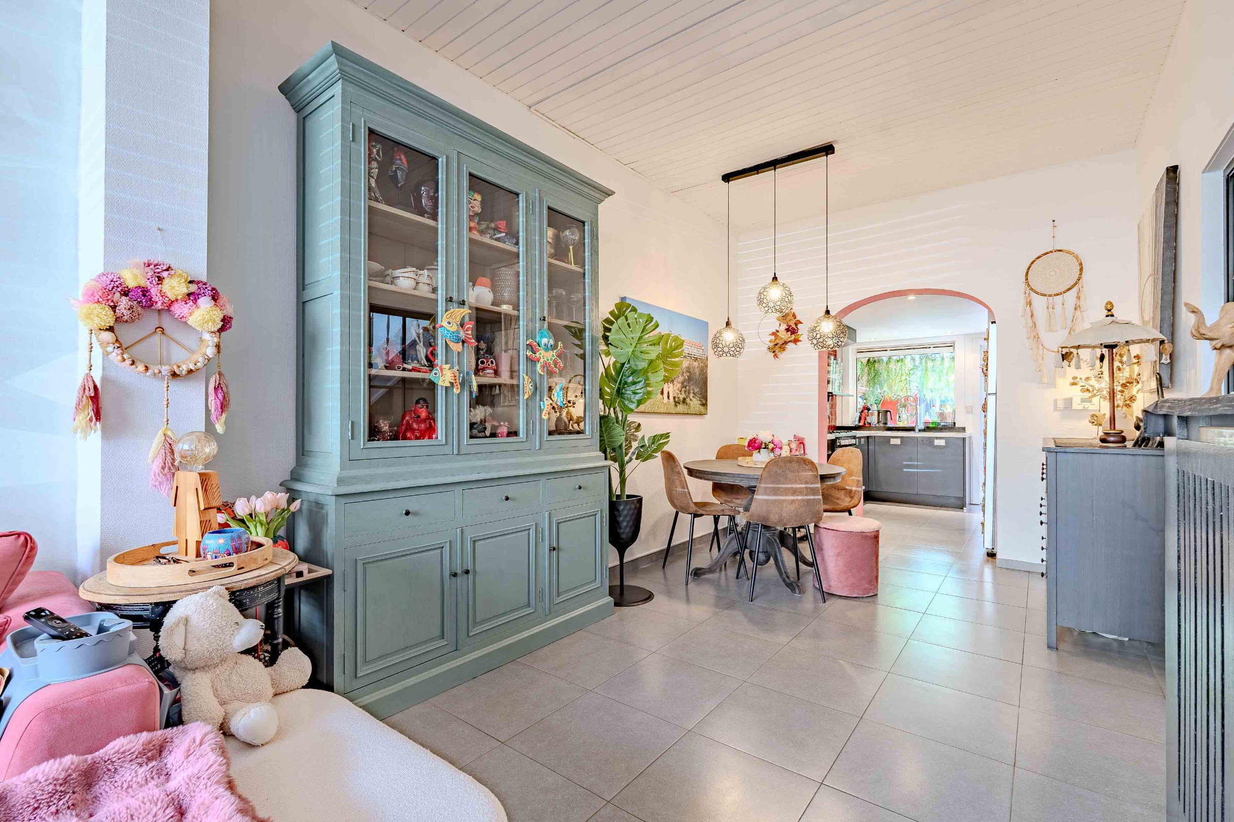 Ravissante maison de ville avec 3 chambres à Knokke, située en plein centre et à proximité du centre-ville. 