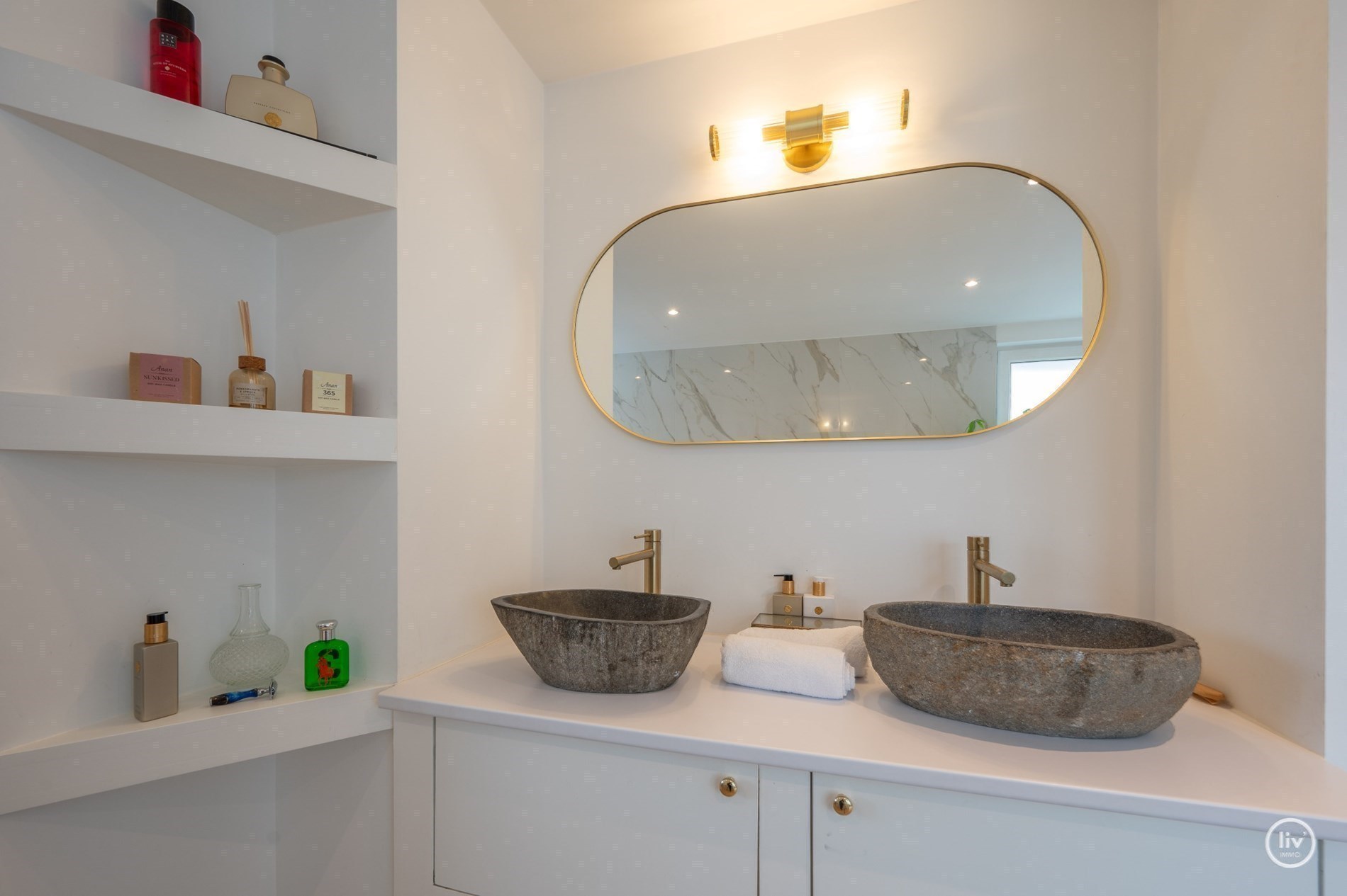 Maison authentiquement rénovée avec jardin orienté sud-ouest. 