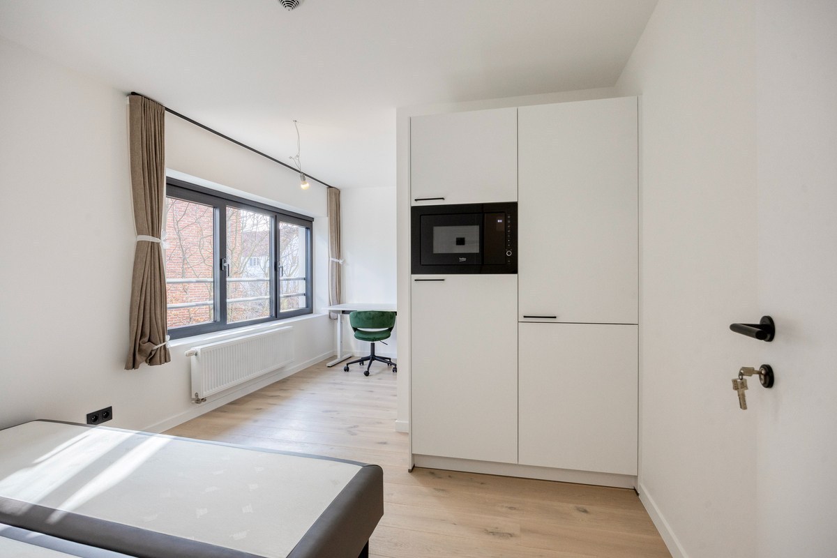 Volledig gerenoveerd en gemeubelde studentenkamer met privé badkamer en gemeenschappelijk terras - EPC A! 