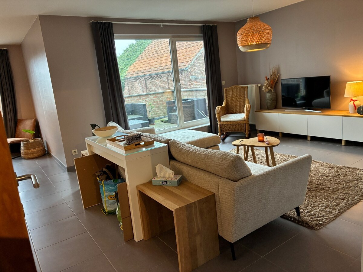 Ruim 2 slaapkamer appartement mét garage 