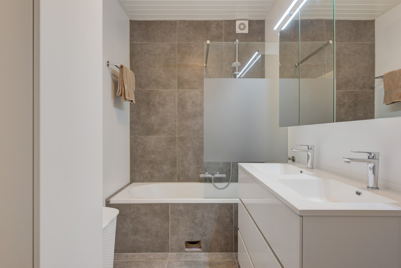 Instapklare woning met tuin - 5 slpks - toplocatie 